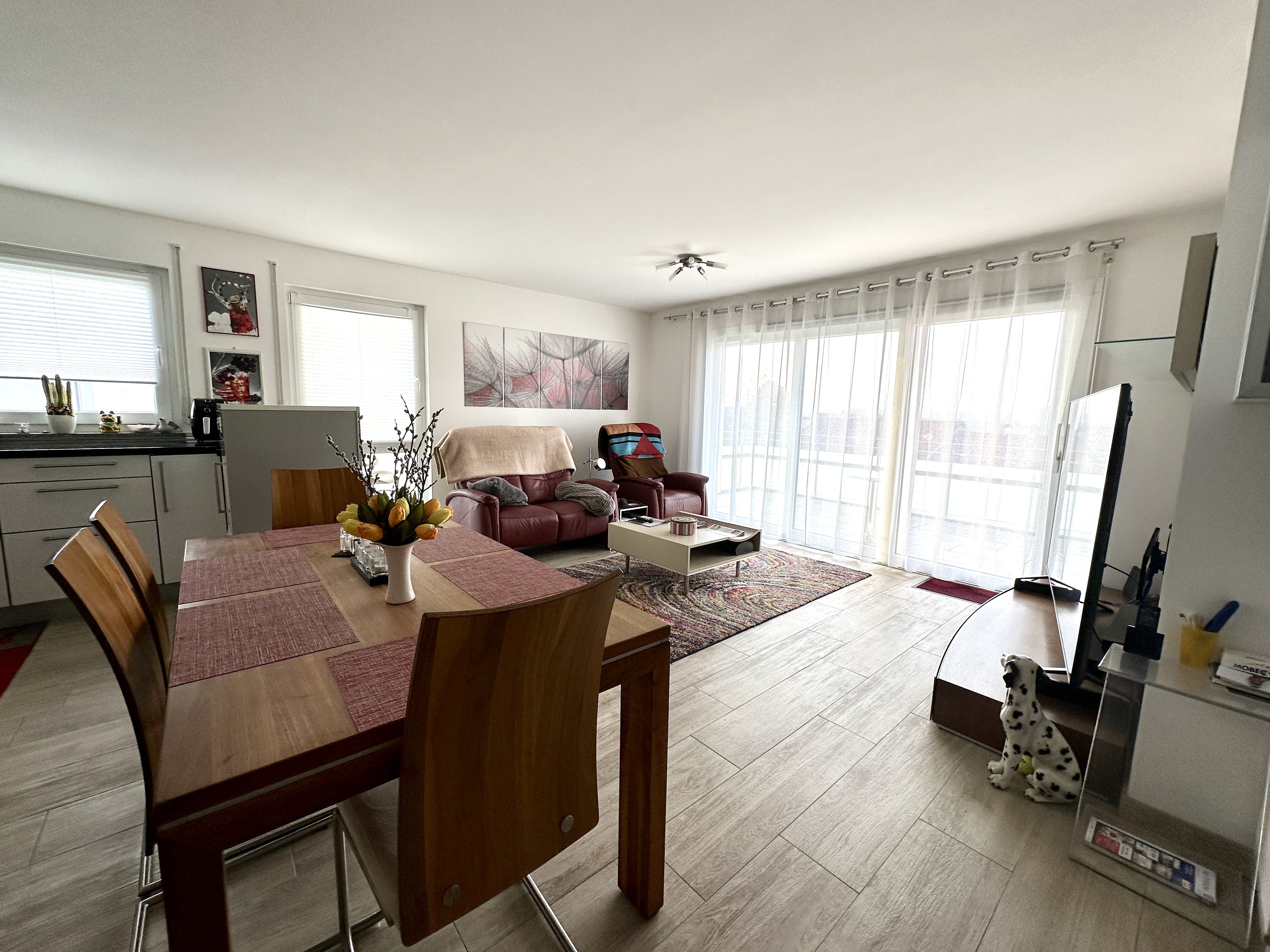 NEU im Angebot: Moderne, großzügige 3-ZW mit Balkon und Garage in Lengfeld ab 15.06.2025!