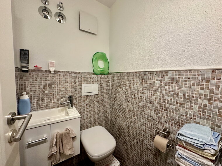 separates WC