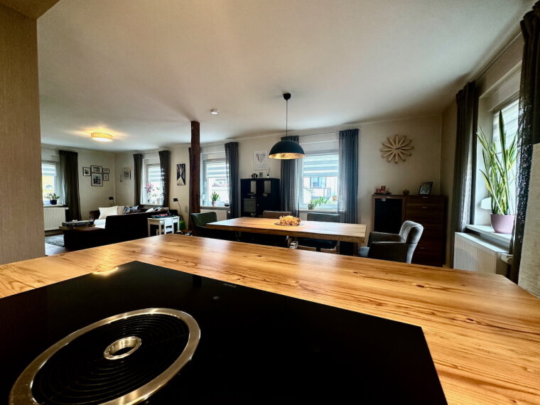 Kochen mit Blick auf Wohnen