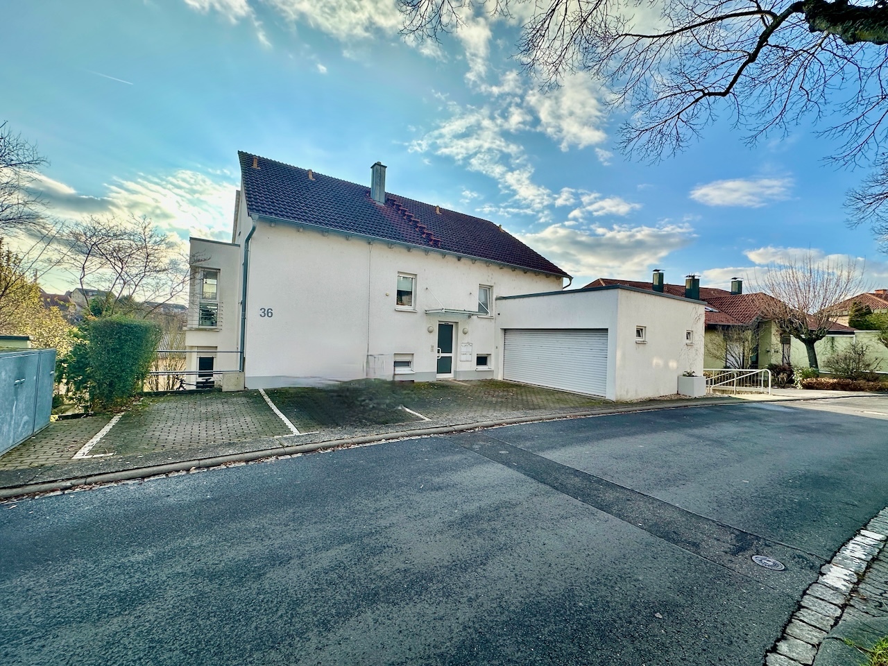 Provisionsfrei und sofort bezugsfrei! Außergewöhnliche 6-Zi-Maisonettewohnung mit Balkon 