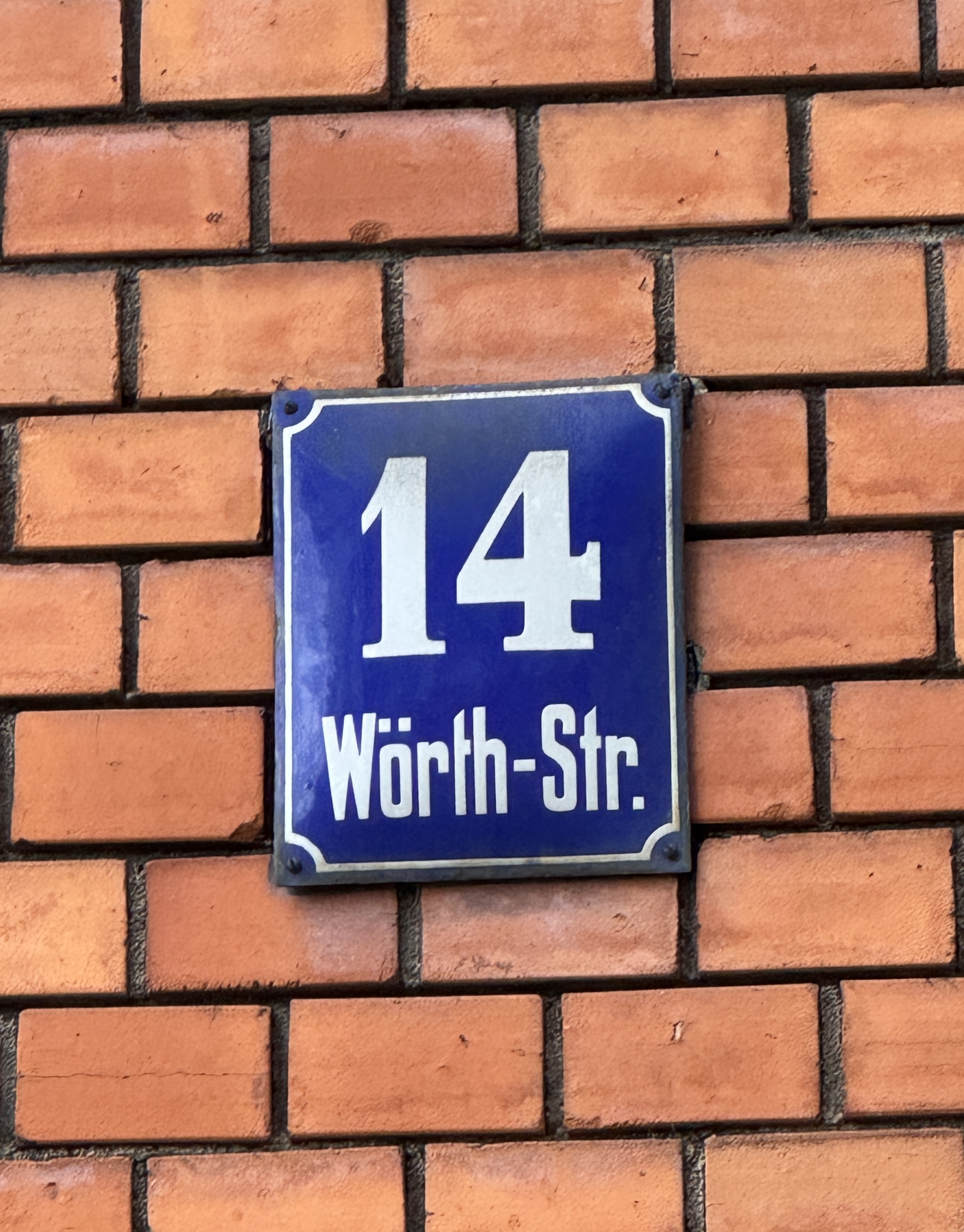 NEU im Angebot! Helle 2-ZW mit Süd-Ostbalkon in der Wörthstraße 14
