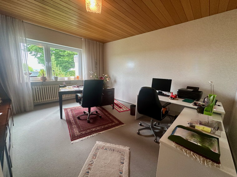 Arbeits- oder Kinderzimmer EG