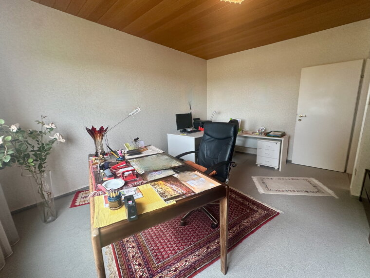 Arbeits- oder Kinderzimmer EG