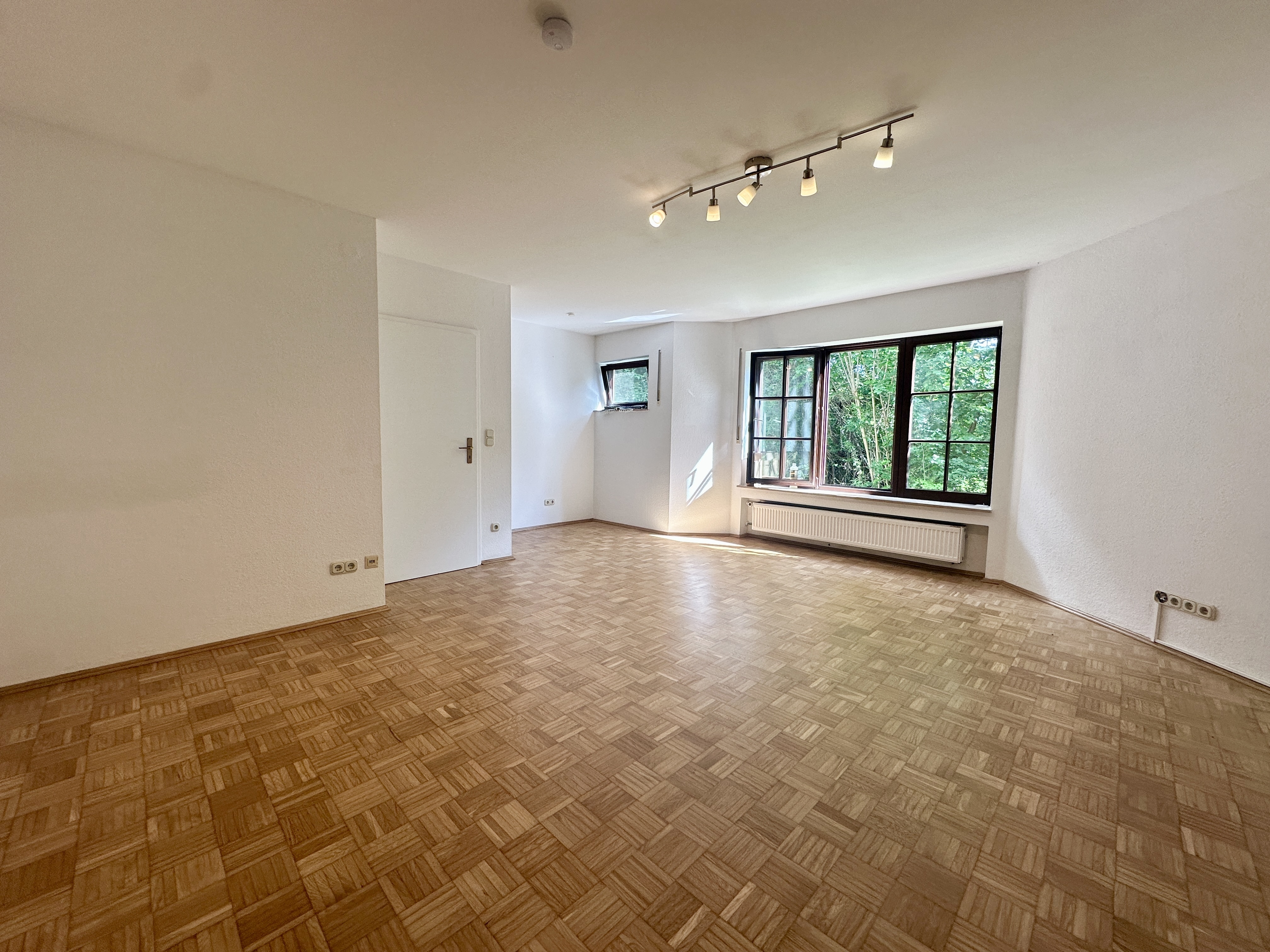 NEU im Angebot: Naturnahe 1-Zi-Appartment in Zweifamilienwohnhaus mit Garten ab sofort! Steinbachtal