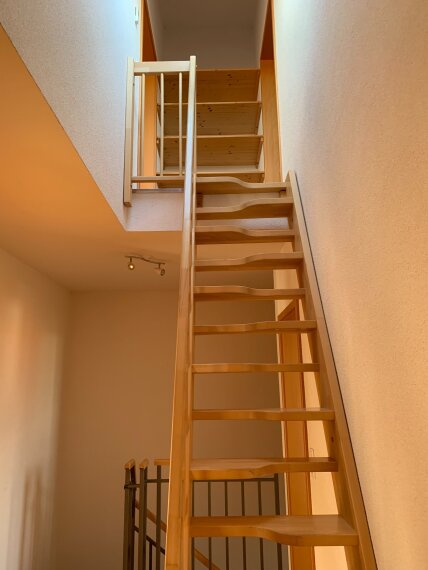 Treppe ins Dach